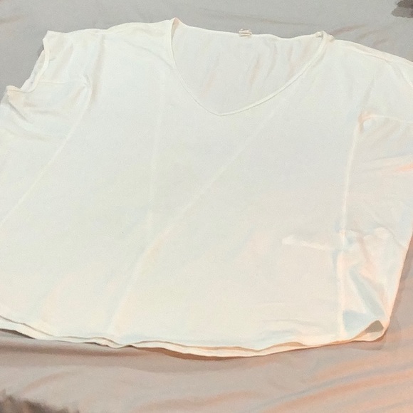 Under Armour Tops - Under armour women’s shirt